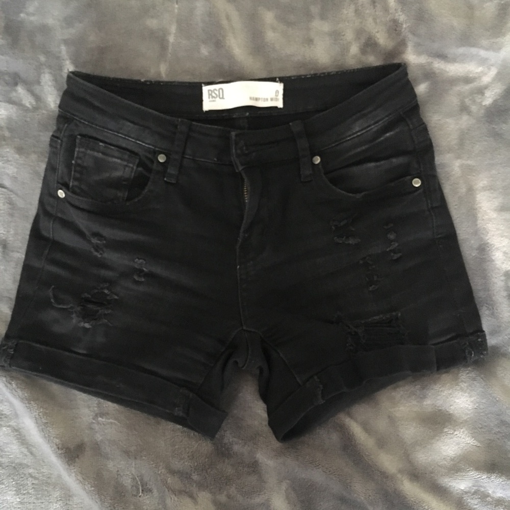 Tillys black distressed jean shorts